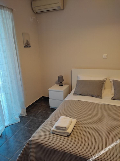 Bedroom 2, Double M, Attica