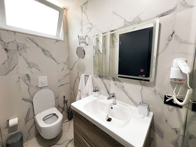 Bathroom 3, Jata Hotel, Tiranës