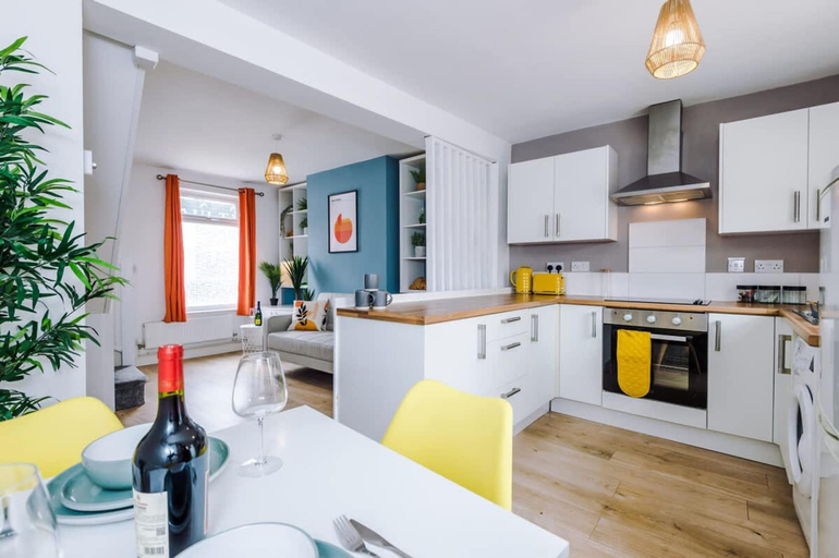 Room 3, Stylish Home Incredible Location Sleeps 5, Cheshire West and Chester