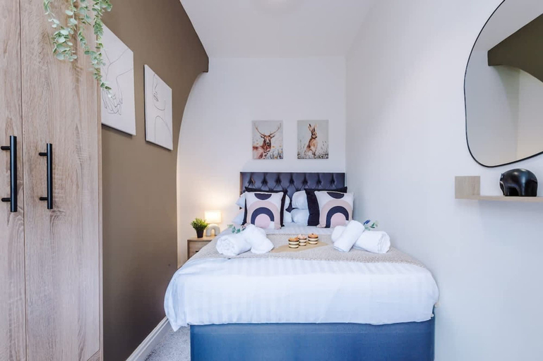 Room 2, NEW Stylish City Centre Home Great Location, Cheshire West and Chester
