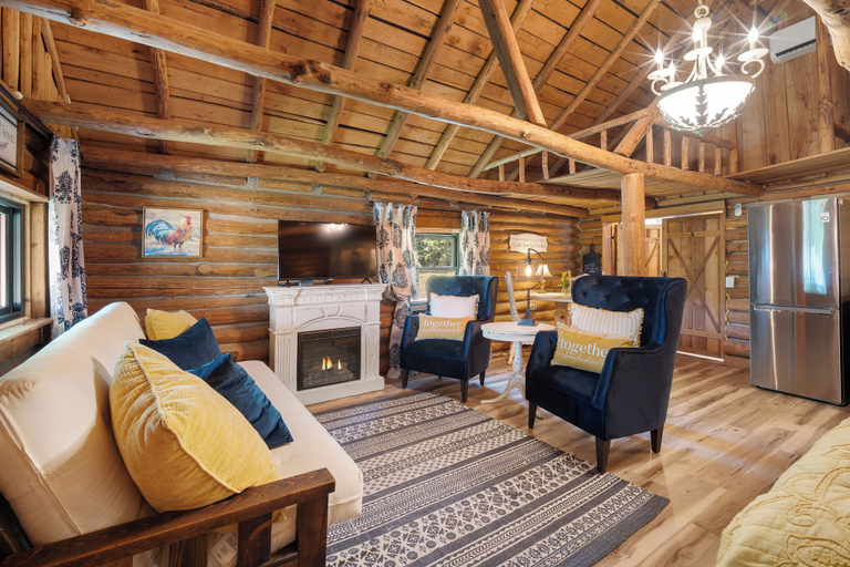 Living area 4, Spring Hill Farm Cabins, Crawford