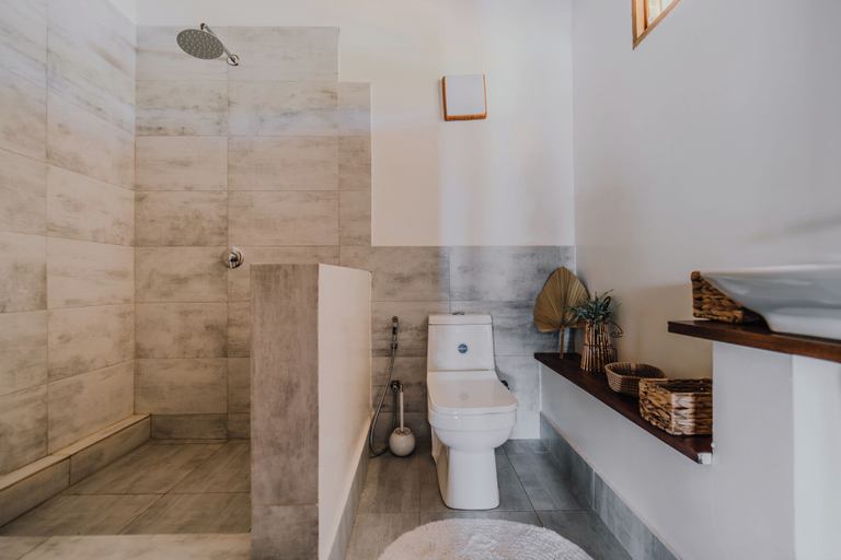 Bathroom 3, Zaria Garden Bungalow, Kaskazini 'A'