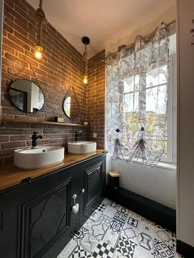Bathroom 3, Le clos fleuri, Puy-de-Dôme