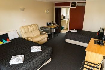 Others 4, Ascot Motor Lodge, Buller