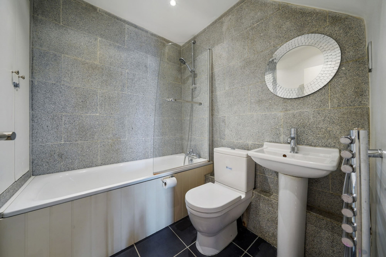 Room 2, Bright Queen s Park 1 bed apt, London