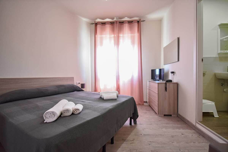 Bedroom 3, Hotel la pineta, Massa Carrara