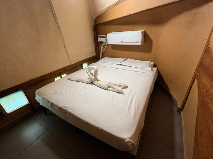 Room 3, Estella, Krishnagiri