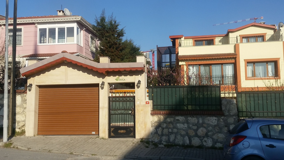 Exterior & Views