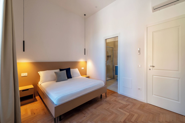 Room 5, Large 6-Bed Stay near the Colosseum, Roma