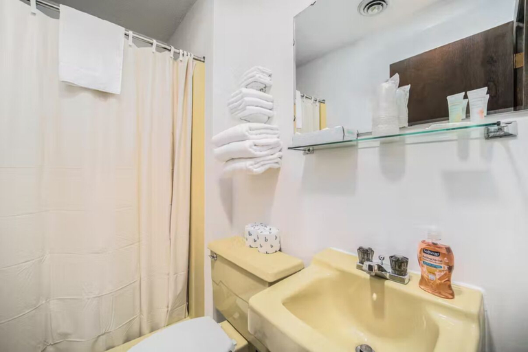 Bathroom, Snow Chasers Lodge, Gogebic