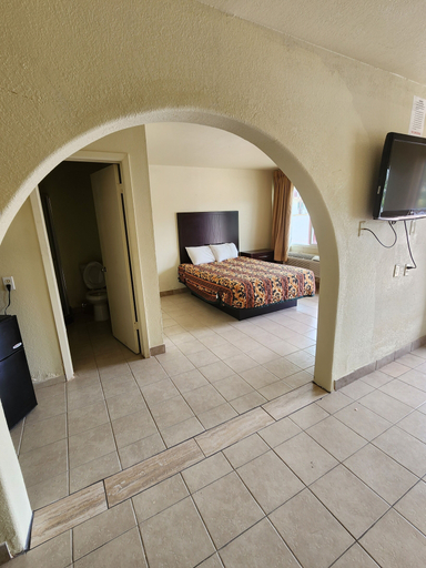 Bedroom 3, HomeTown Inn and Suites, Dallas