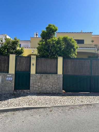 Exterior view, Casa Amarela, Faro