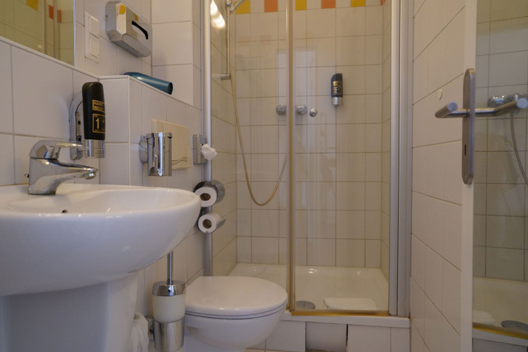 Bathroom 5, Hotel Ambert, Berlin