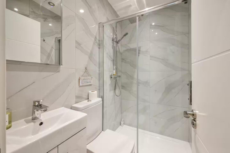 Bathroom 3, Pimlico Victorian Apartments, London