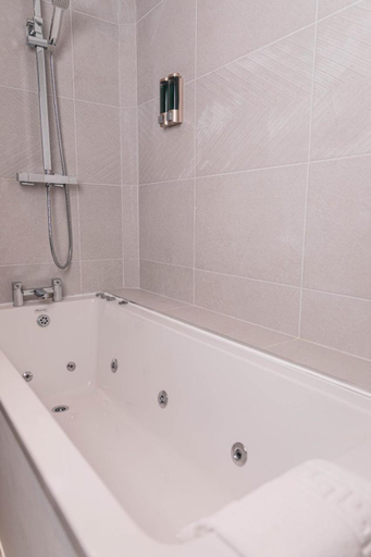 Bathroom 3, Phoenix Hotel Liverpool, Sefton