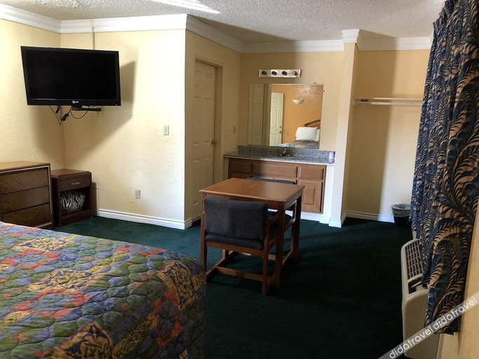 Bedroom 4, Pine Tree Inn, Los Angeles