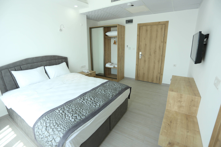 Others 2, Rota 17 Otel, Lapseki