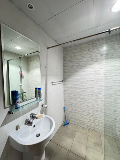 Bathroom 5, Khalifa Holiday's, Dubai