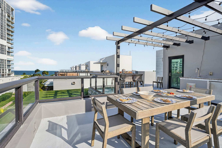 Interior 3, Shoreline Villa by Rove Rooftop & Beach Access, Broward