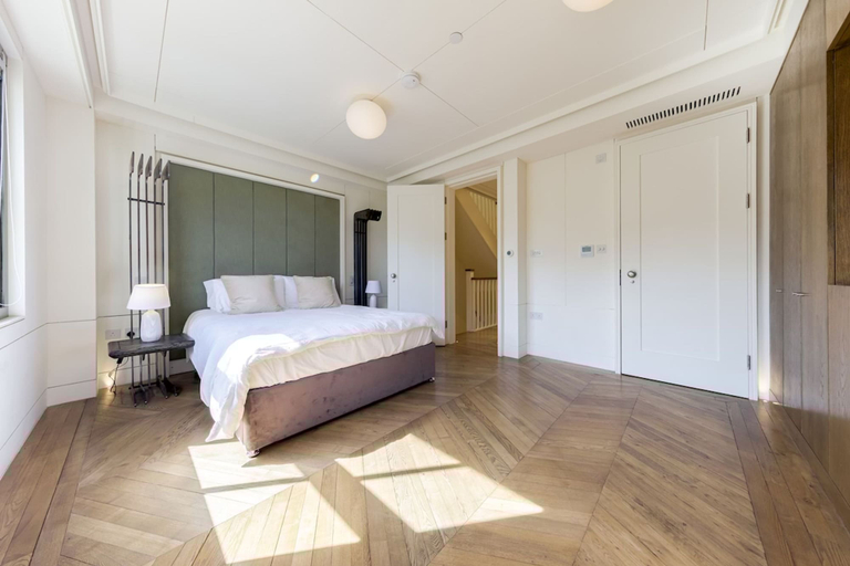 Room 5, no 12 OG Townhouse-industrial Chic Design Primrose Hill 12, London