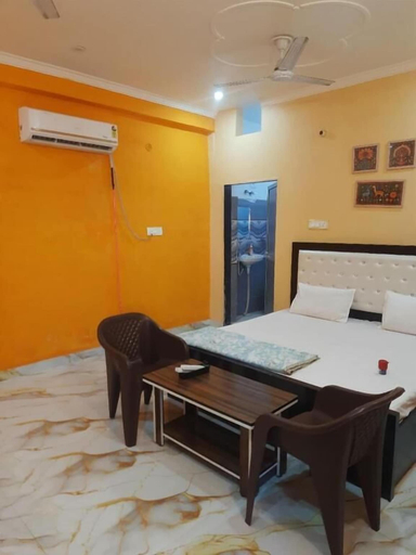 Room 3, Hotel Anuj Palace l Near Ram Mandir, Basti
