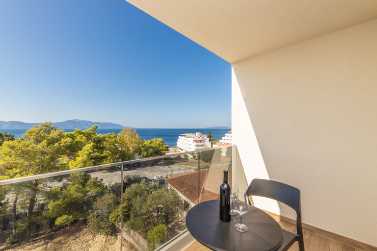 Room 4, Altiora Prestige Residence 302, Gradac