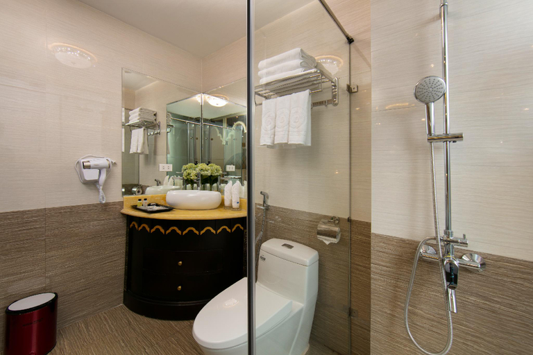 Bathroom 4, Du Palace hotel & Spa, Hoàn Kiếm