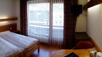 Others 2, Hotel Victoria, Brig