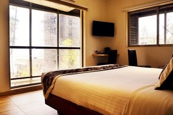 Others 5, Hotel Atlantic, Mumbai Suburban