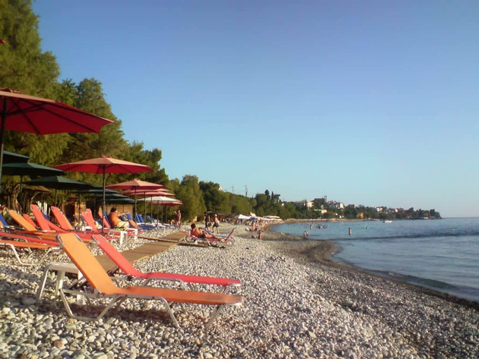 Room 2, Charming Seaside Stay in Verga - Relax in Style, Peloponnese