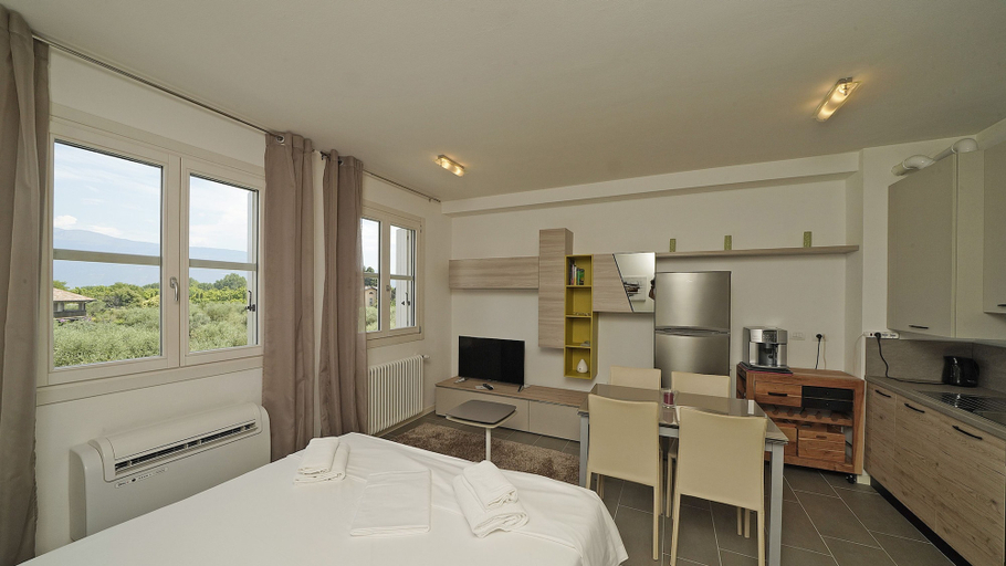 Room 3, Corte Fasanella 33 in Toscolano-maderno, Brescia