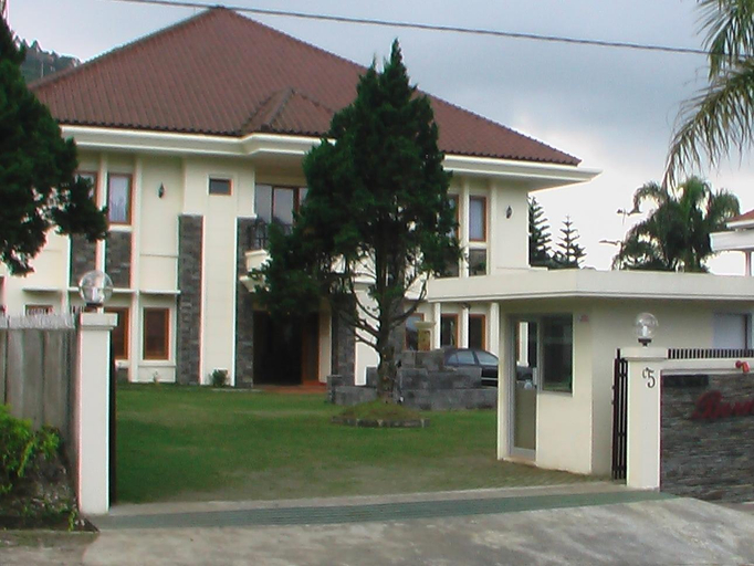 Exterior & Views 5, Puri Bernadi Guest House, Bandung
