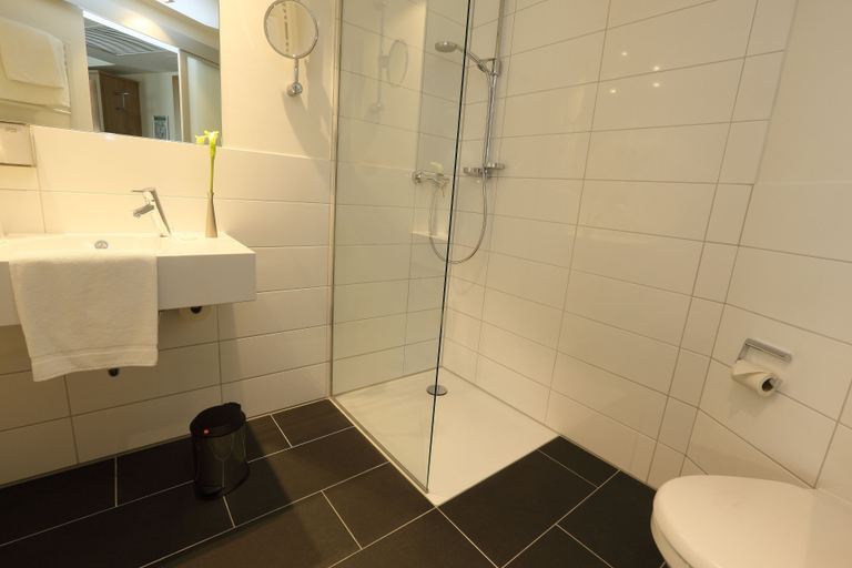 Bathroom 4, Ardey Hotel, Ennepe-Ruhr-Kreis