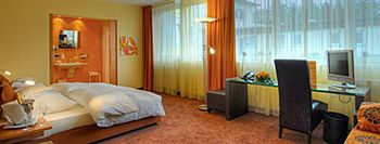 Others 2, Hotel Restaurant Wessinger, Offenbach