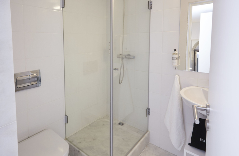 Bathroom 4, UMA Santa Catarina - Pool & Fitness, Porto