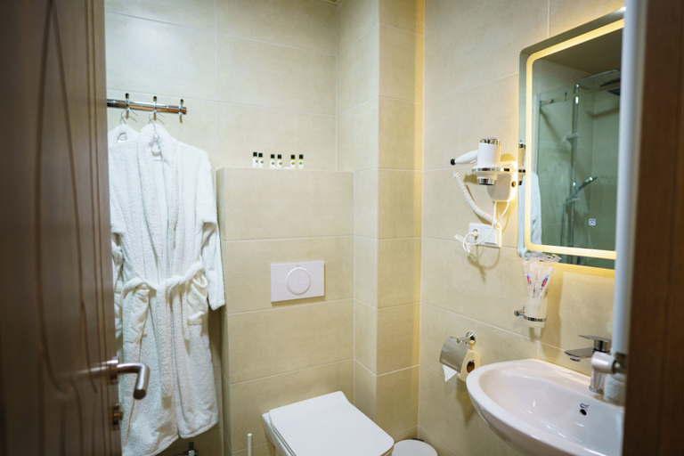 Bathroom 3, Green Palace Kutaisi, Tskaltubo