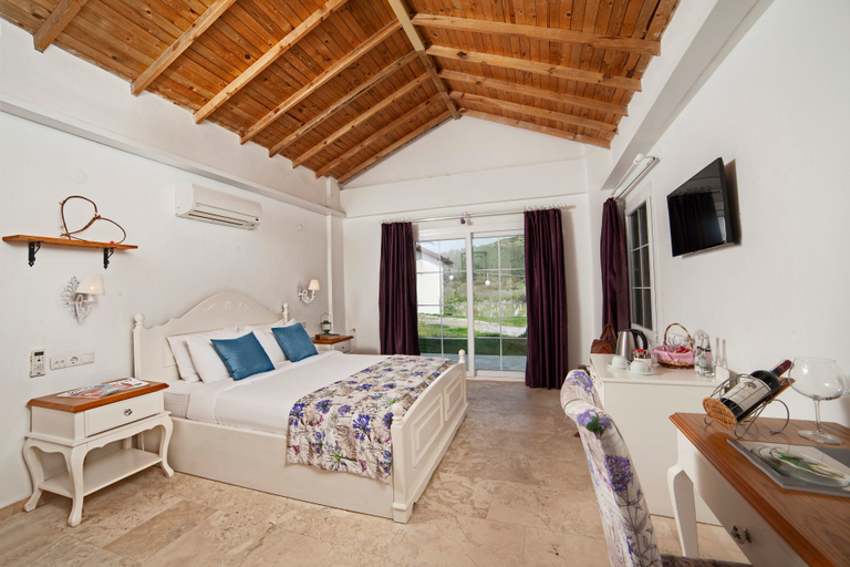 Bedroom 4, Vinifera Vineyards Hotel, Kuşadası