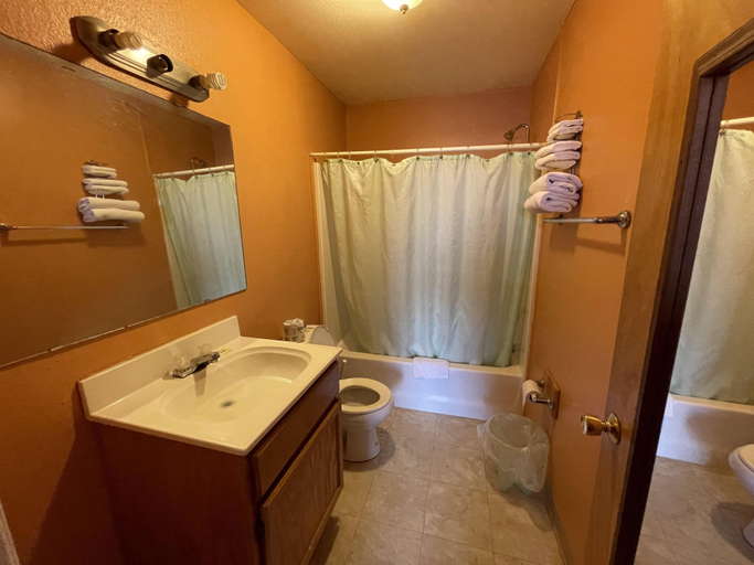 Bathroom 3, Sage & Sand Motel, Natrona