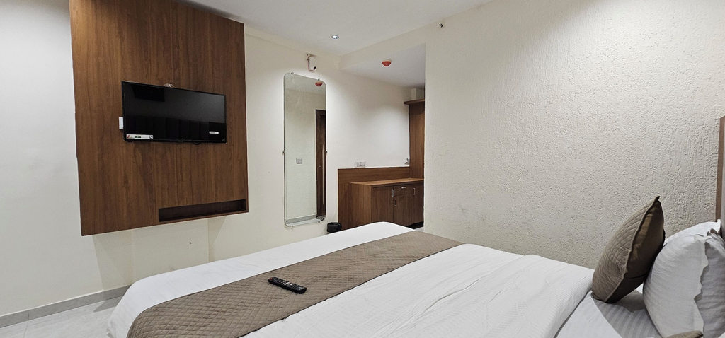 Room 3, Hotel Glory, Ahmadabad