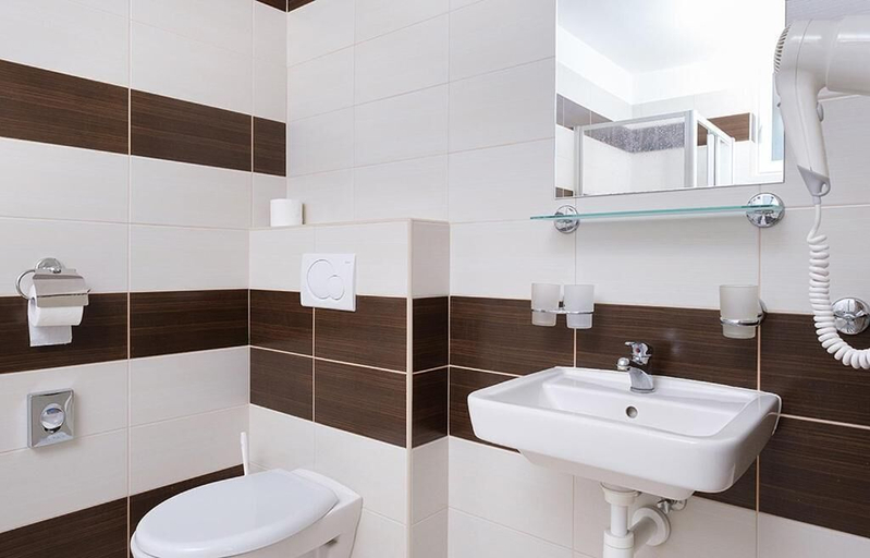 Bathroom 3, Hotel Opera, Třebíč