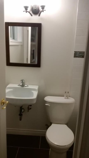Bathroom 4, THE HIGHLANDER INN, Niagara