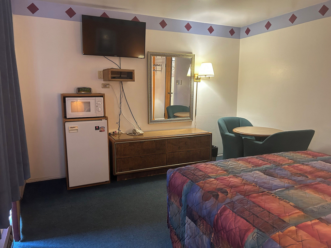 Room 4, Oregon Trail Motel, Malheur