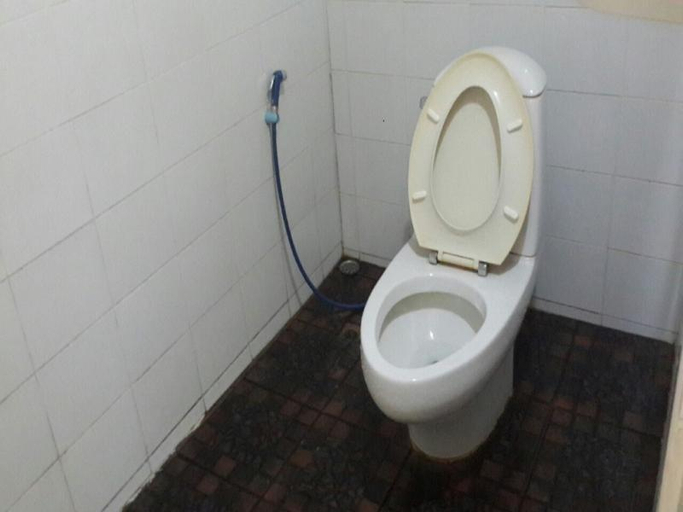 Bathroom 3, Phurafa Resort, Takua Thung