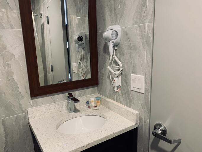 Bathroom 3, Capital Hotel, New York