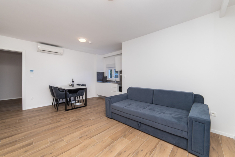 Room 2, Altiora Prestige Residence 201, Gradac