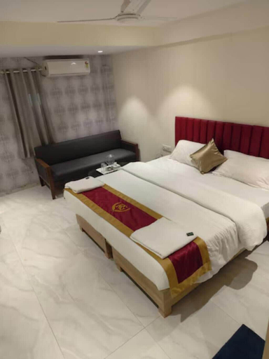 Room 4, Hotel Royal Galaxy, Mumbai Suburban