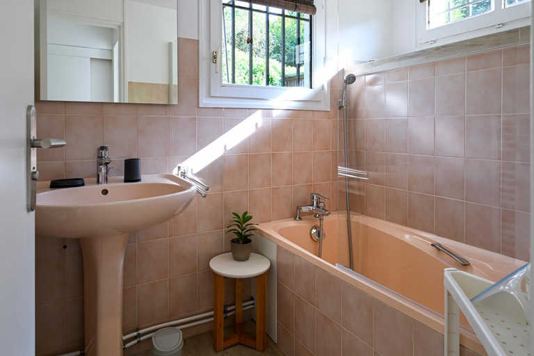 Bathroom 3, La Petite Sommiere, Doubs