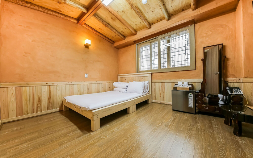 Bedroom 2, Gongju Choi Hanok Hotel, Gongju