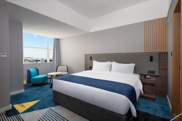 Bedroom 2, Ramada Encore Hotel (Qingdao Beer Street, Zhongshan Park ), Qingdao