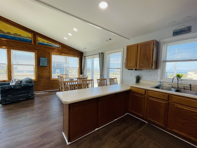 Interior 5, Hatteras Hideaway 3 Bedroom Cottage by RedAwning, Dare